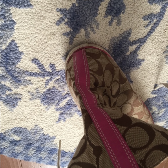 Donated. COACH “STEAL”! NWOT Sporty Chic High Top Pink Trim - Picture 3 of 5
